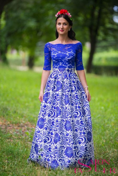 Dlhá sukňa s modrým folklórnym vzorom z dielne KTD STYLE