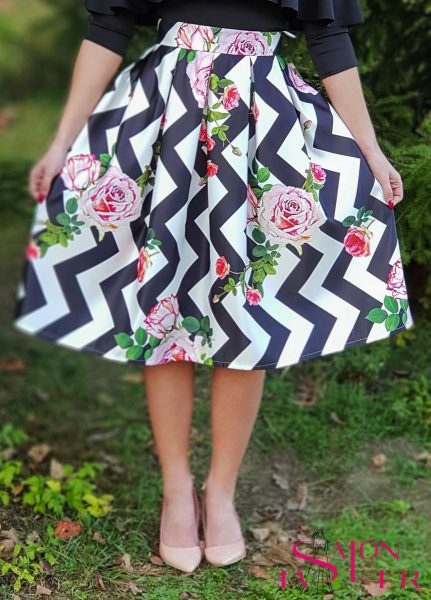 Midi sukňa s čiernym chevron vzorom z dielne KTD STYLE